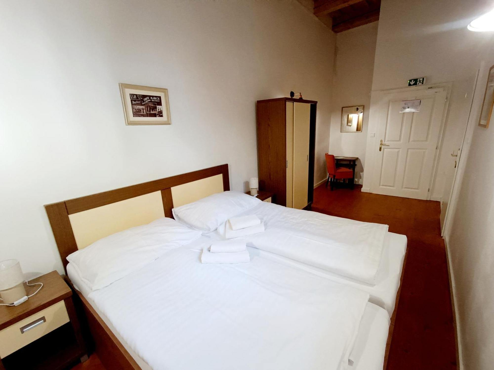 Hostel Cosmopolitan* Banská Štiavnica エクステリア 写真