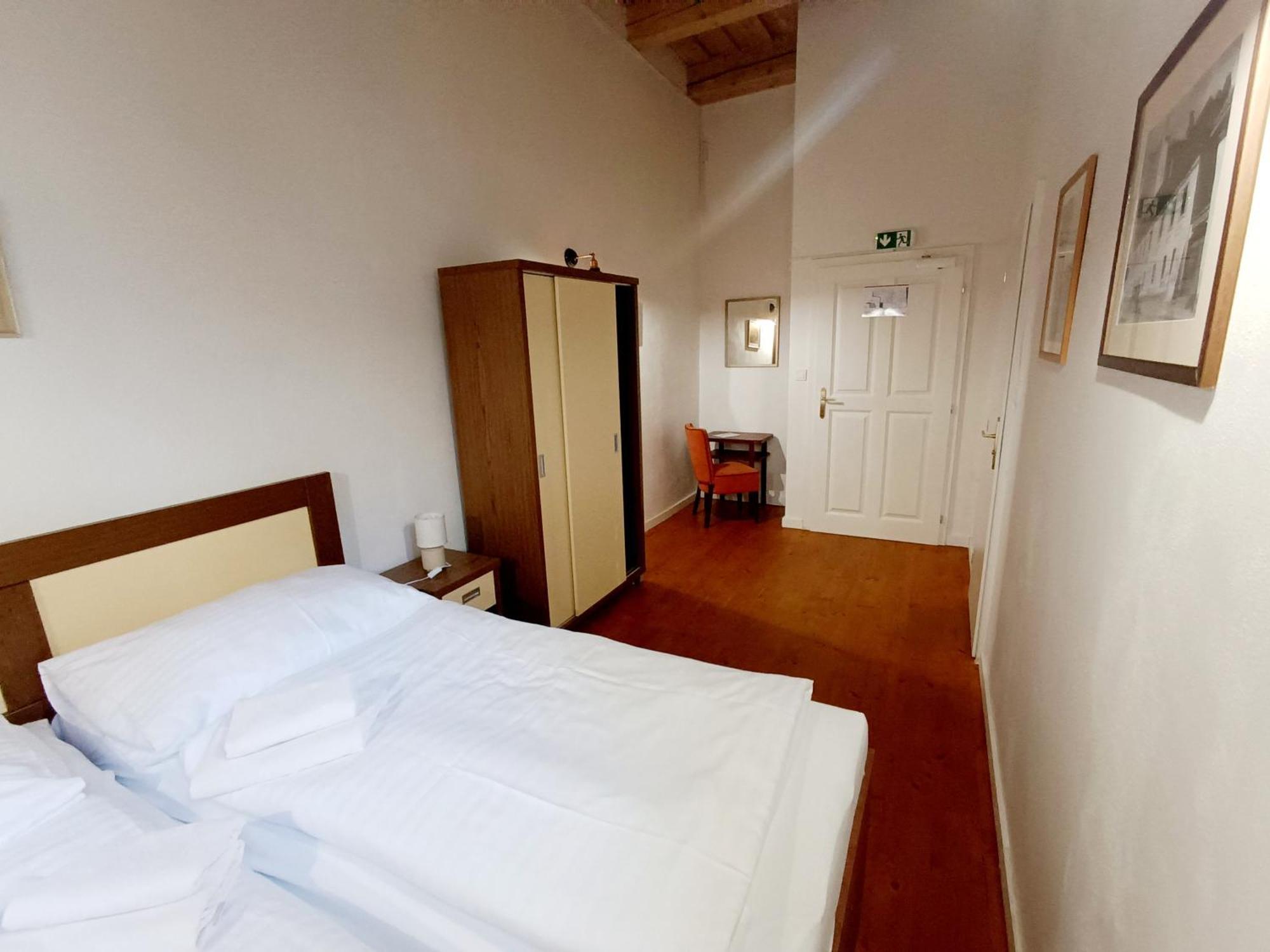 Hostel Cosmopolitan* Banská Štiavnica エクステリア 写真